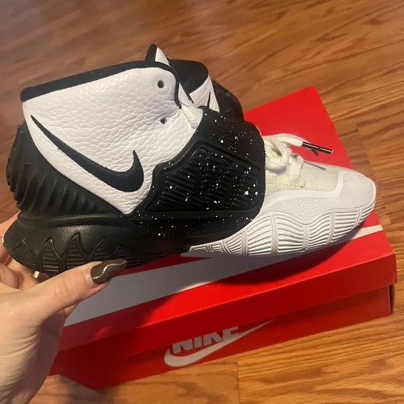 Nike Kyrie Team 'White Black' Basketball Shoes
